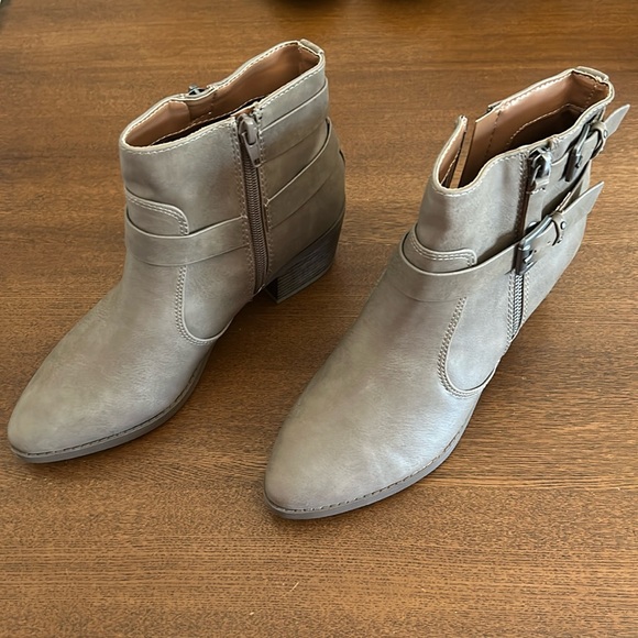 🎈3/$25🎈NWOB Indigo Rd Faux Leather Booties - Picture 2 of 5